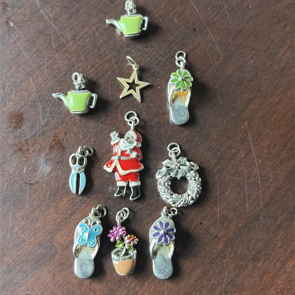 Assorted A Lot Of 10 Charms, Jewelry Making, Sandals, Watering‎ Can, Santa +